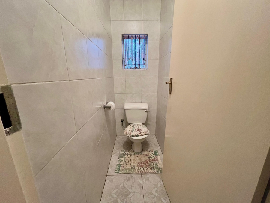 5 Bedroom Property for Sale in Protea Park North West